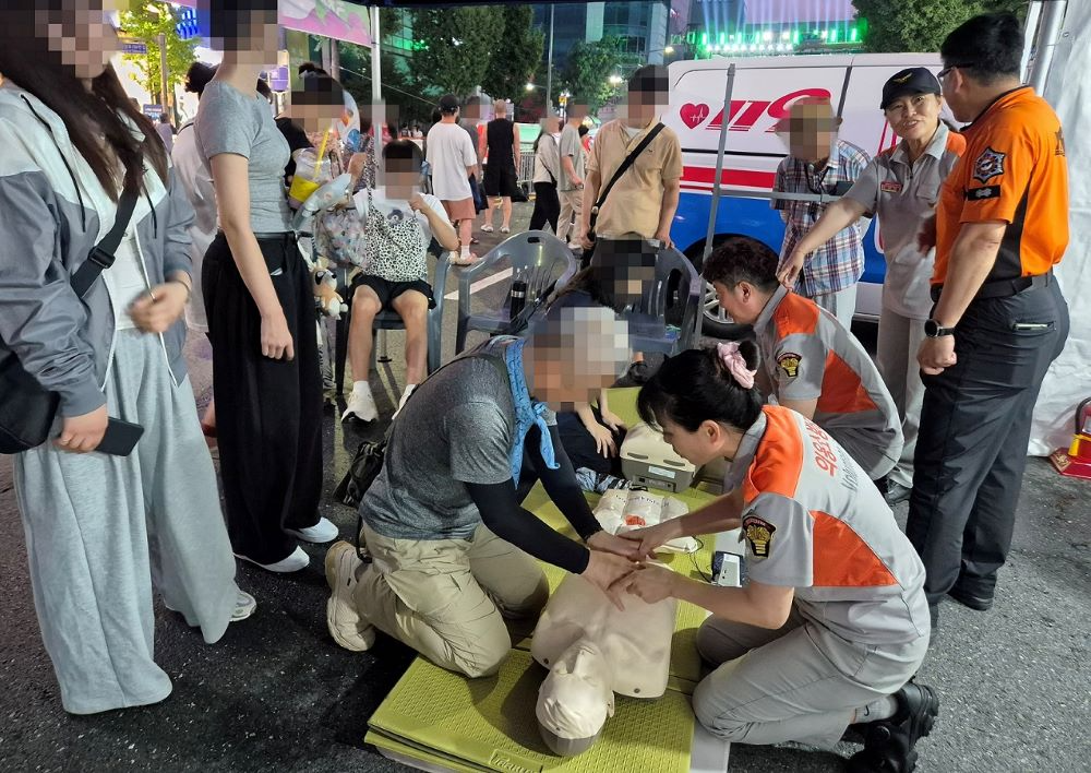 대전소방본부가 '0시 축제' 에서 체험형 소방안전체험장을 운영하고 있다.(대전시 제공)