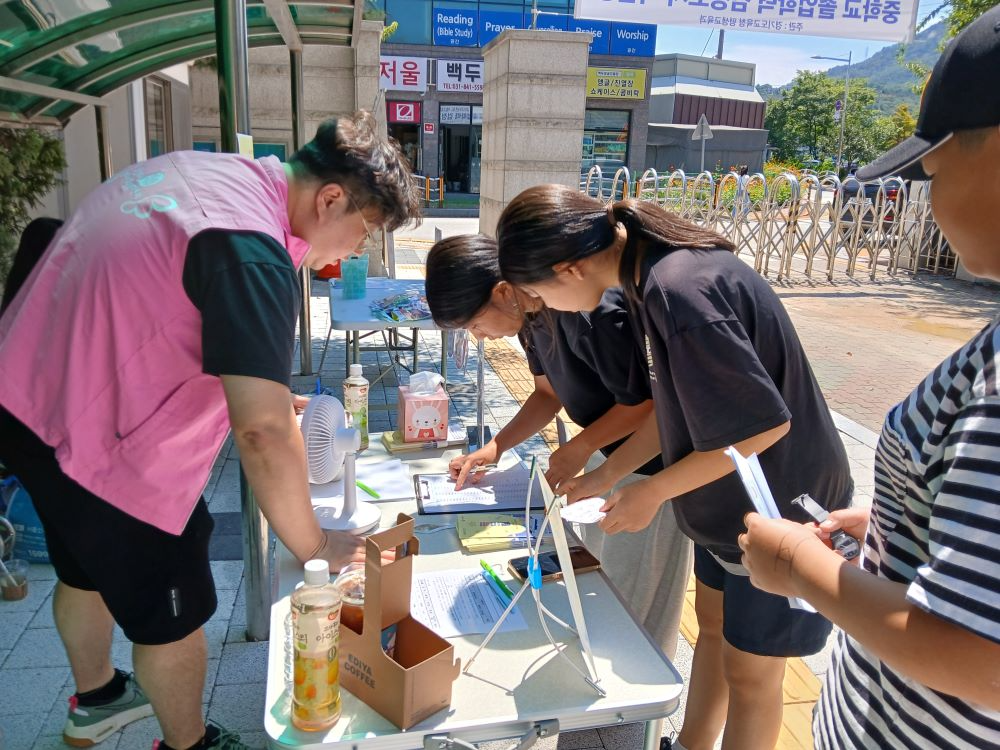 남양주시가 제2회 검정고시 현장을 찾아 학교 밖 청소년들의 꿈을 응원하며 격려했다.(남양주시 제공)