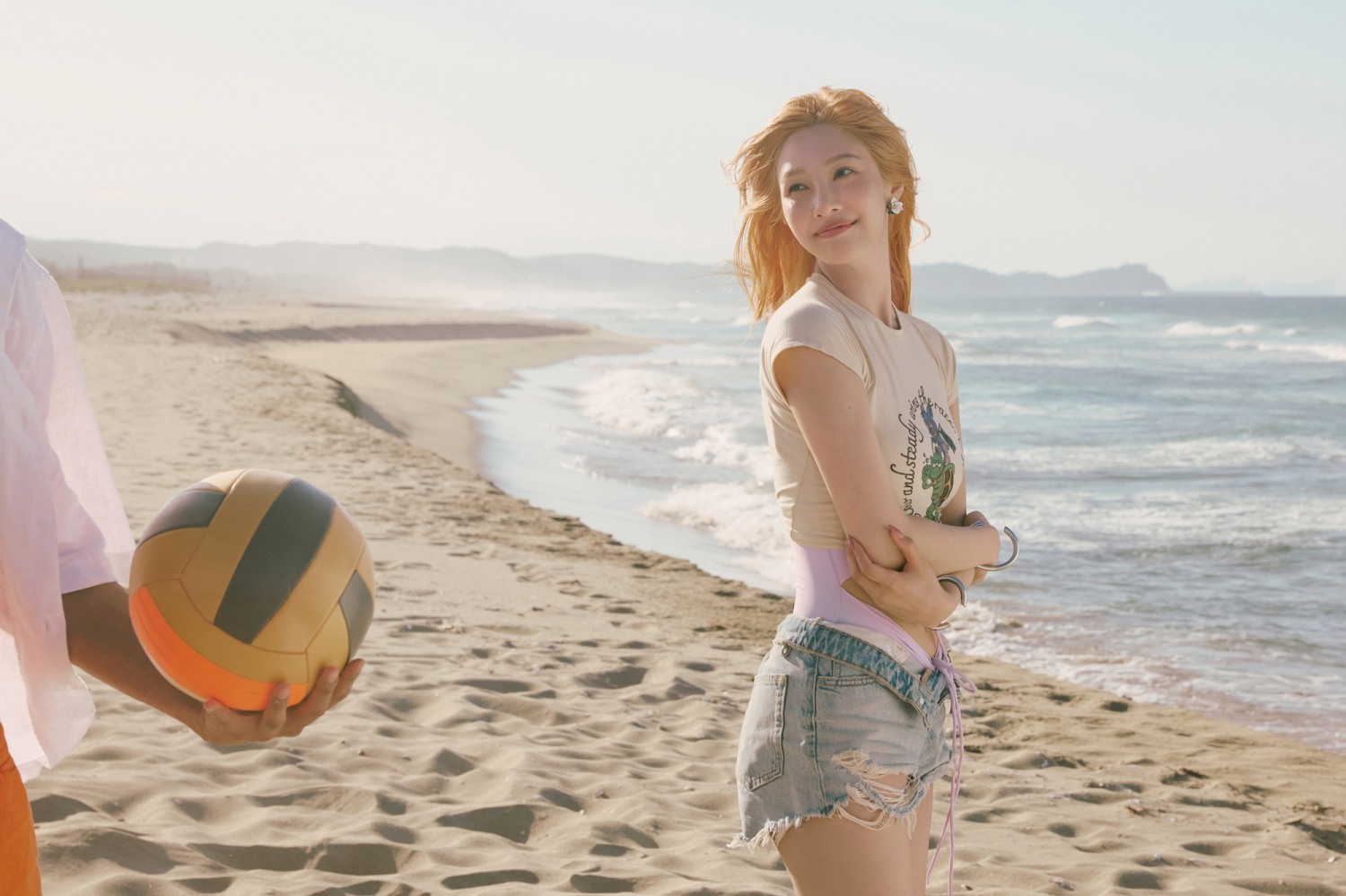 레드벨벳 조이 미니 1집, 국내 음반 1위 및 전곡 차트인 → 아이튠즈 전 세계 20개 지역 TOP10