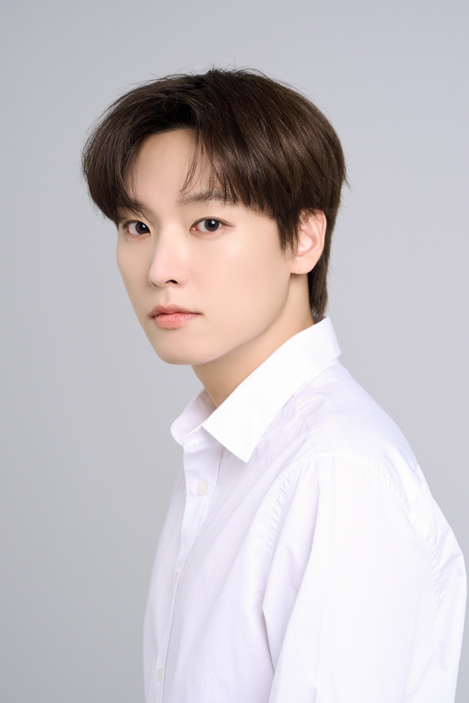 SF9 인성X재윤, 댄디+캐주얼 매력 담은 새 프로필 공개