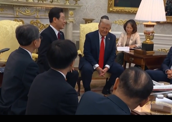 (상보) 트럼프 “韓, 무역합의 문제 제기했지만 원래대로 하기로”