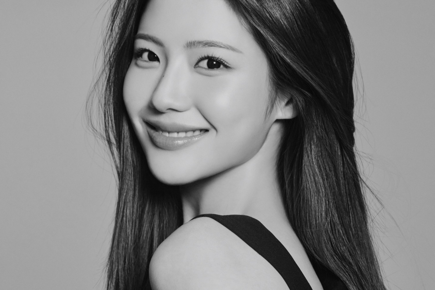 조아람, ‘우아+청초’ 공존하는 새 프로필 공개