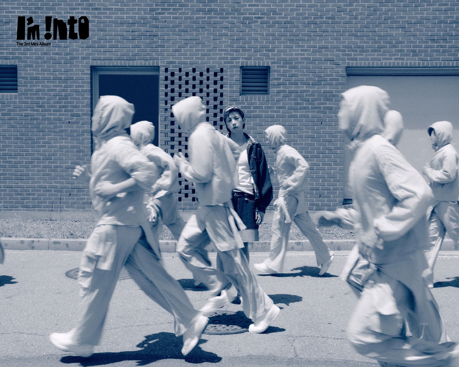 장우영, 새 앨범 'I'm into' 마지막 티저 이미지 공개…쓸쓸한 분위기 속 청량美