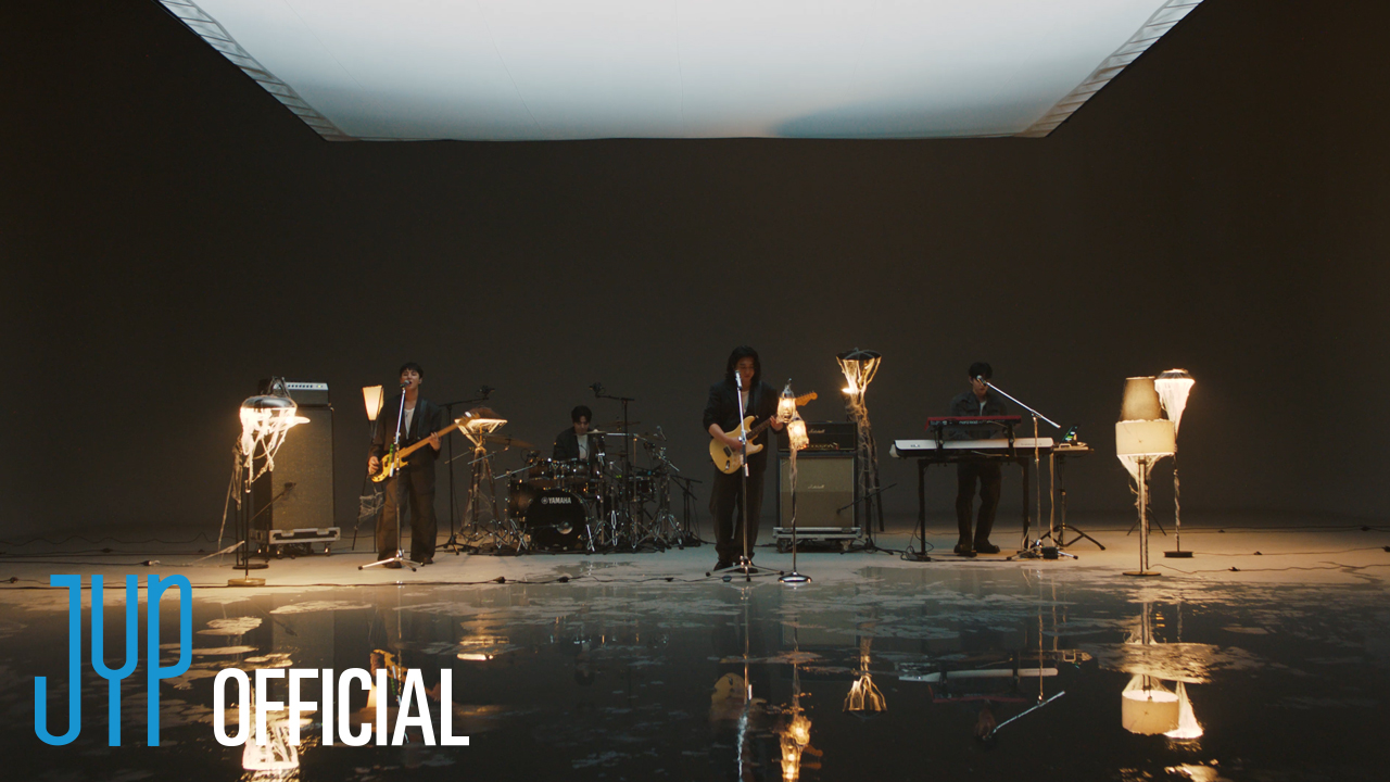 DAY6, 10주년 메들리 라이브 영상 공개…2015→2025 눈부신 음악 여정