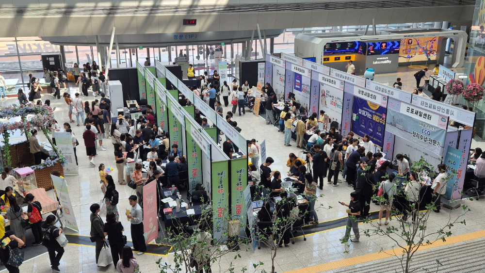 경기도, '2025 여성취업박람회' 성남서 개최…경력여성 재도약 기회 마련