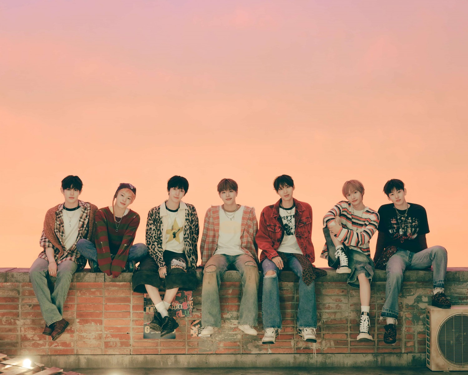 킥플립, 자유분방 엉뚱 매력 7인조 보이밴드 변신…미니 3집 마지막 콘셉트 티저 공개