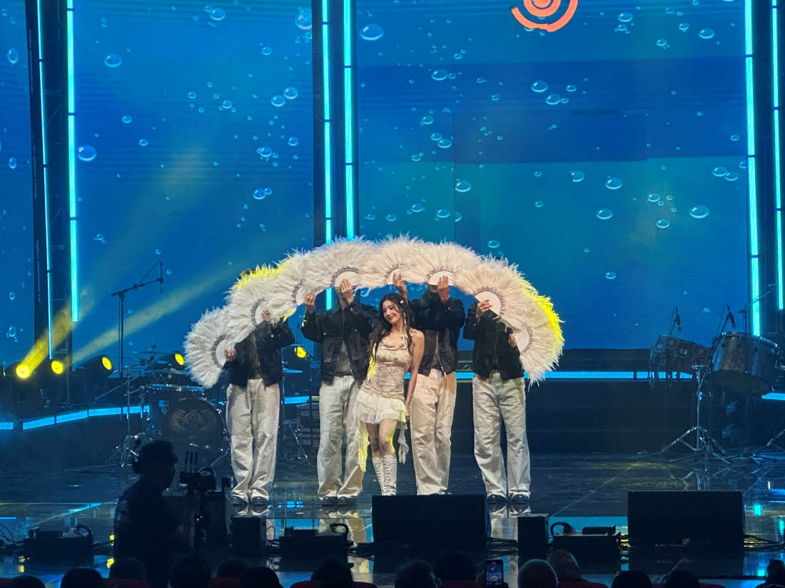 권은비, 韓 대표 아티스트로 몽골 페스티벌 출격…현지 뜨겁게 물들인 ‘매혹+치명’ 퍼포먼스