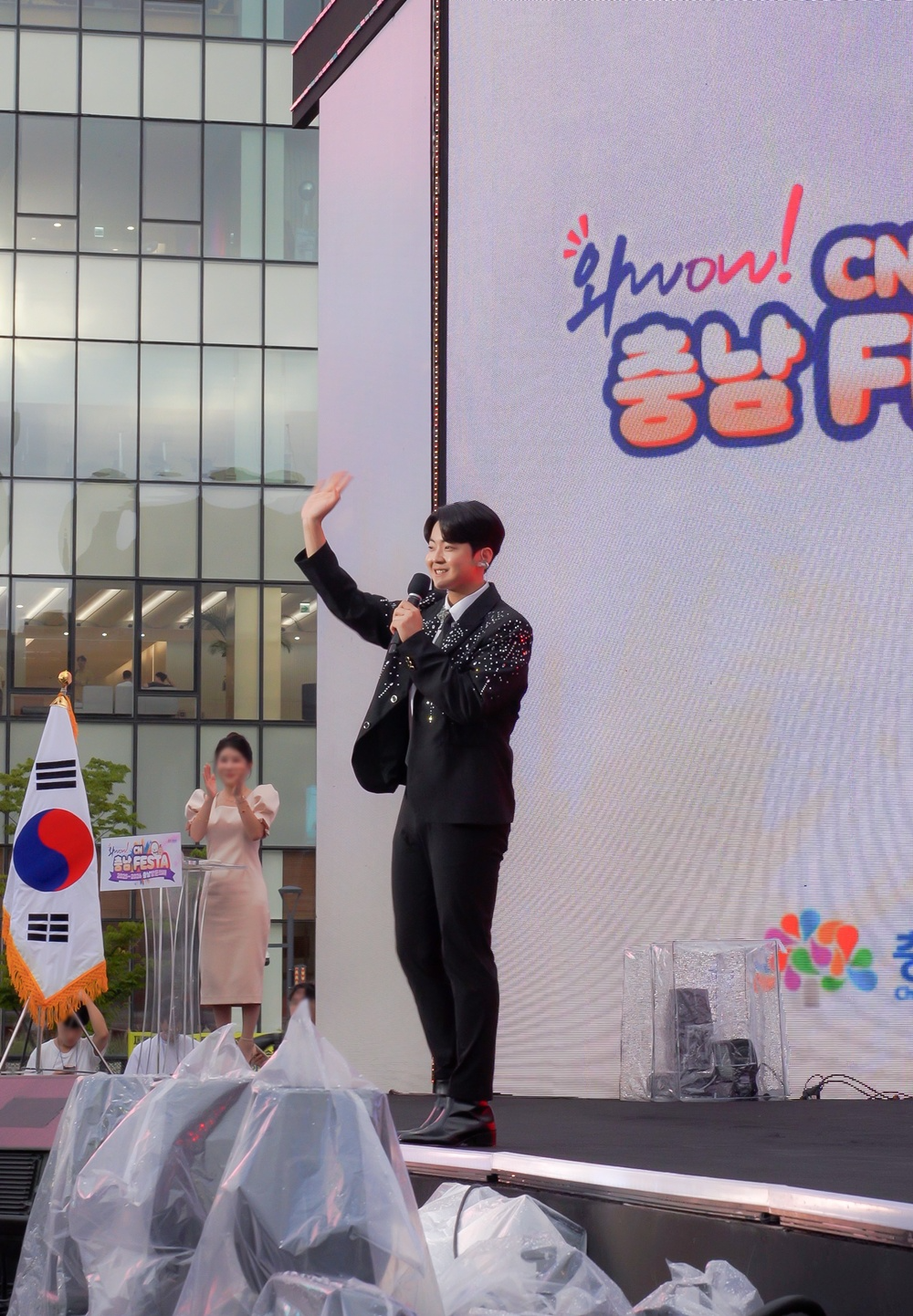 박민수, '충남 방문의 해' 앰버서더로 광화문 달궜다…신곡 '서해야' 최초 공개