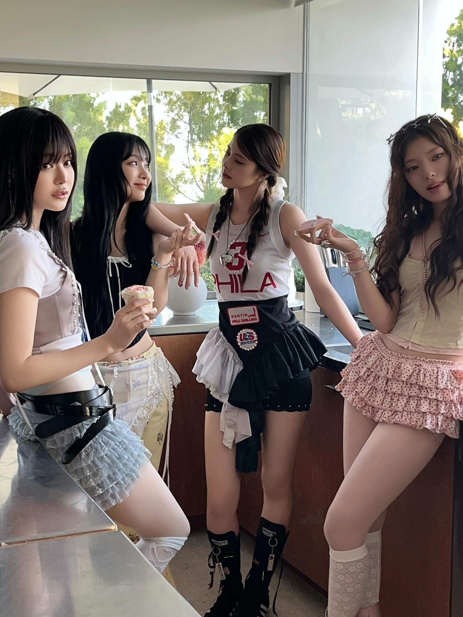 코스모시, ‘Princess=Kiss’ 콘셉트 포토→뮤비 티저 오픈…컴백 임박 예고