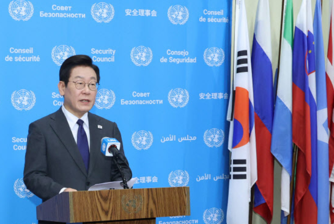 (상보) 李대통령, 베센트 美 재무장관 접견…“한·미 경제 협력 강화 필요”