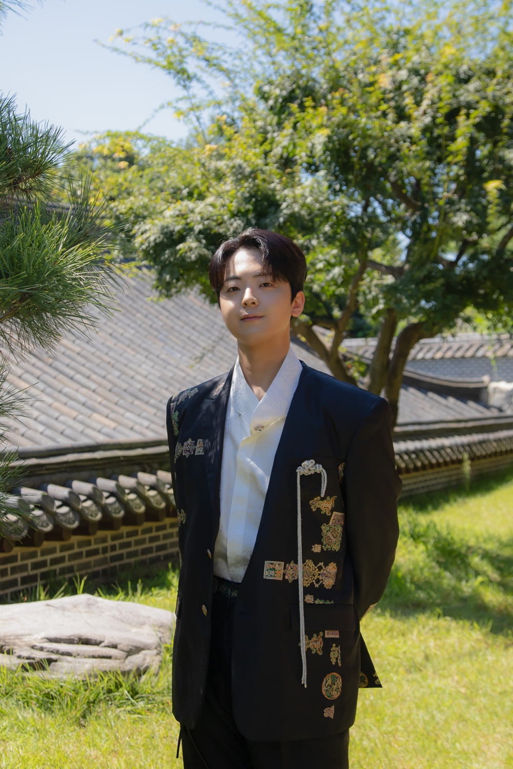 박민수, ‘보름아’ 스틸 포토 공개…반전 수트핏 시선 강탈