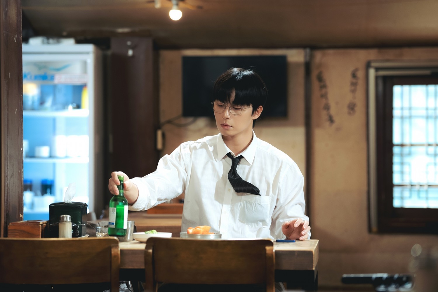 ‘경도를 기다리며’ 박서준, 동운일보 차장의 퇴근길 포착…어른 美 터지는 일상생활 모멘트 공개