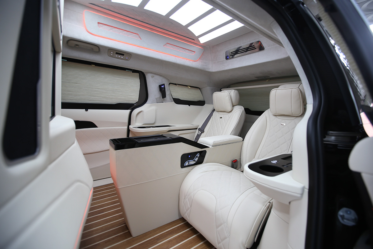 LM, 카니발 하이리무진 10월 한정 할인 이벤트 실시… 즉시출고 시스템 강화