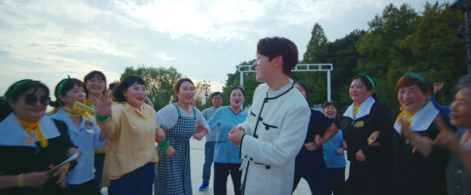 '장구의 신' 입증! 슈올즈, 박서진 모델 신발 사전 예약 '완판' 기록