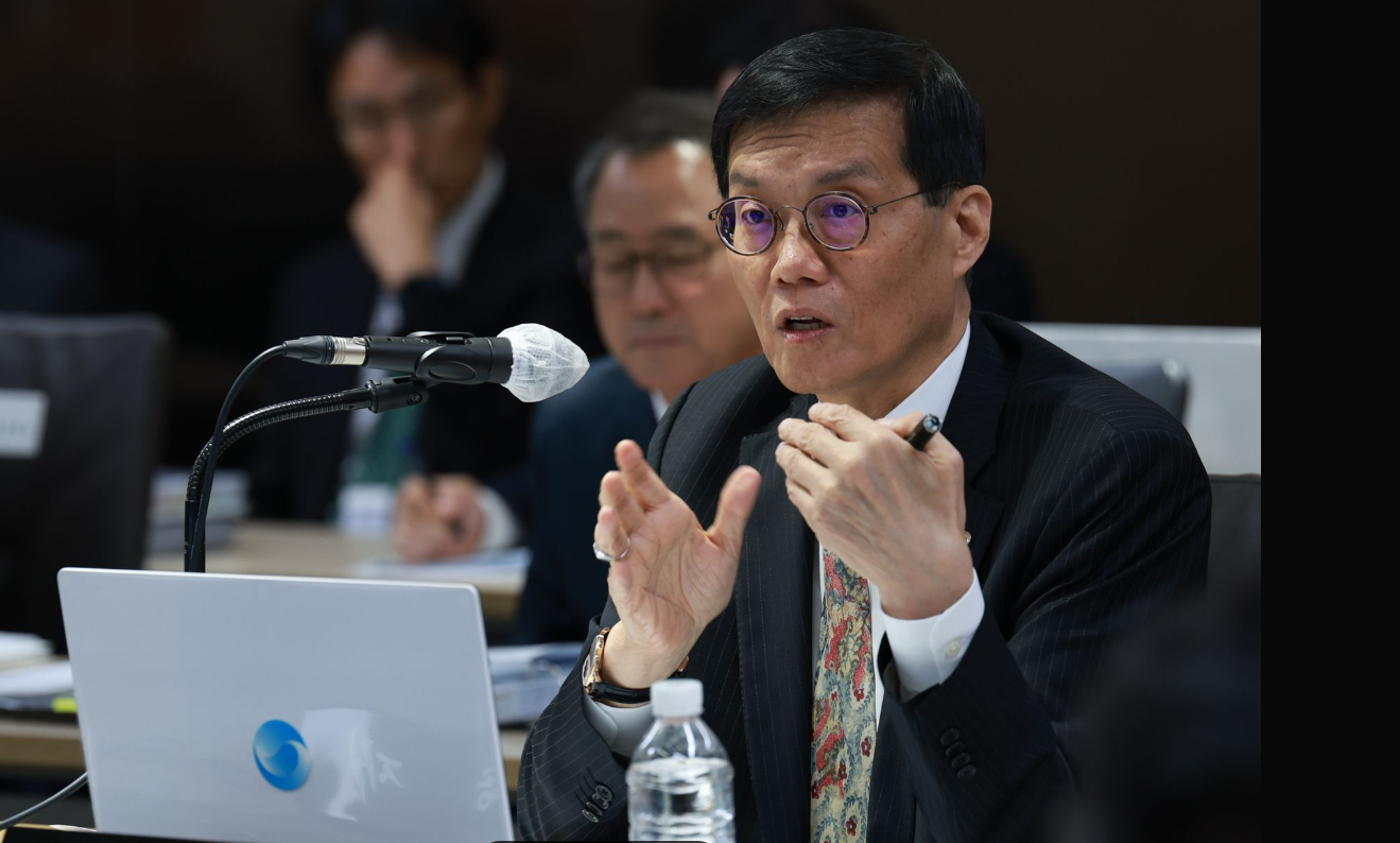 사진: 20일 국정감사장 이창용 한은 총재와 금통위원들의 모습