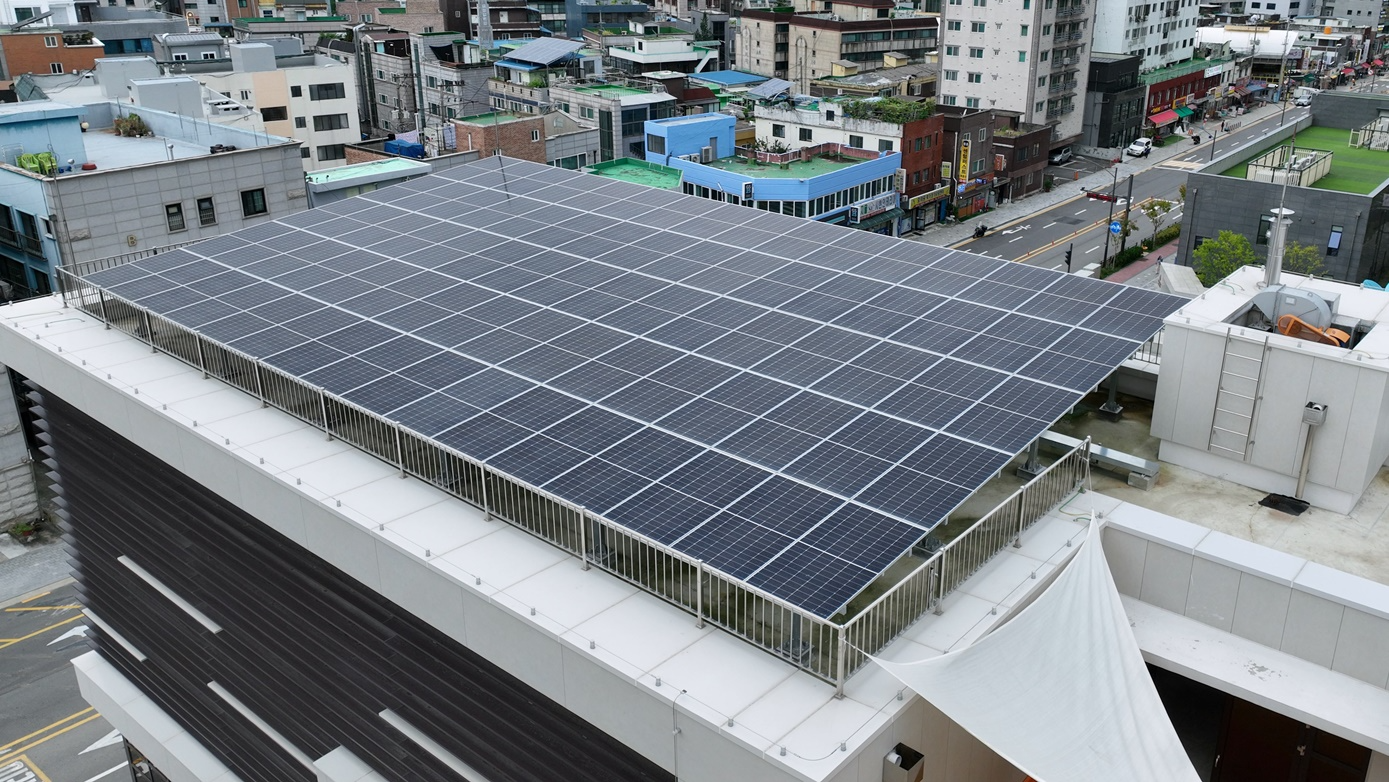 호계1동 행정복지센터 옥상에 설치한 태양광 패널