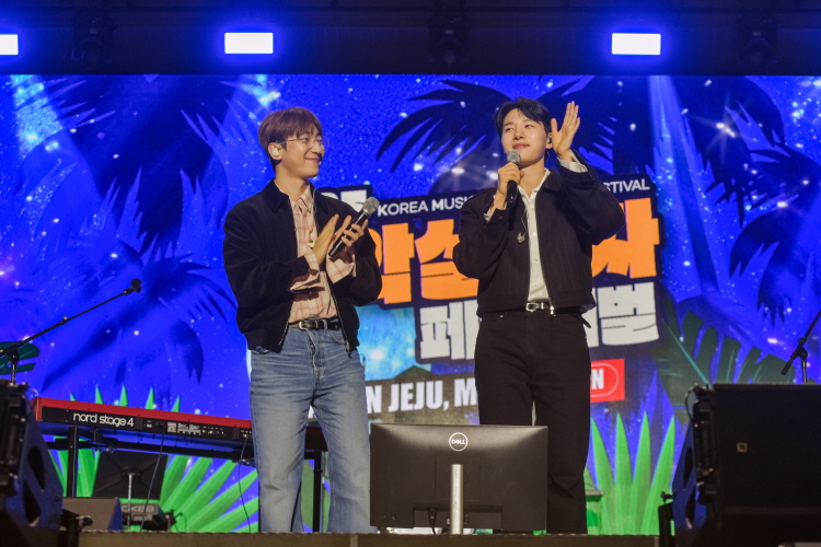 '2025 음악실연자 페스티벌'에 공연 중인 멜로망스