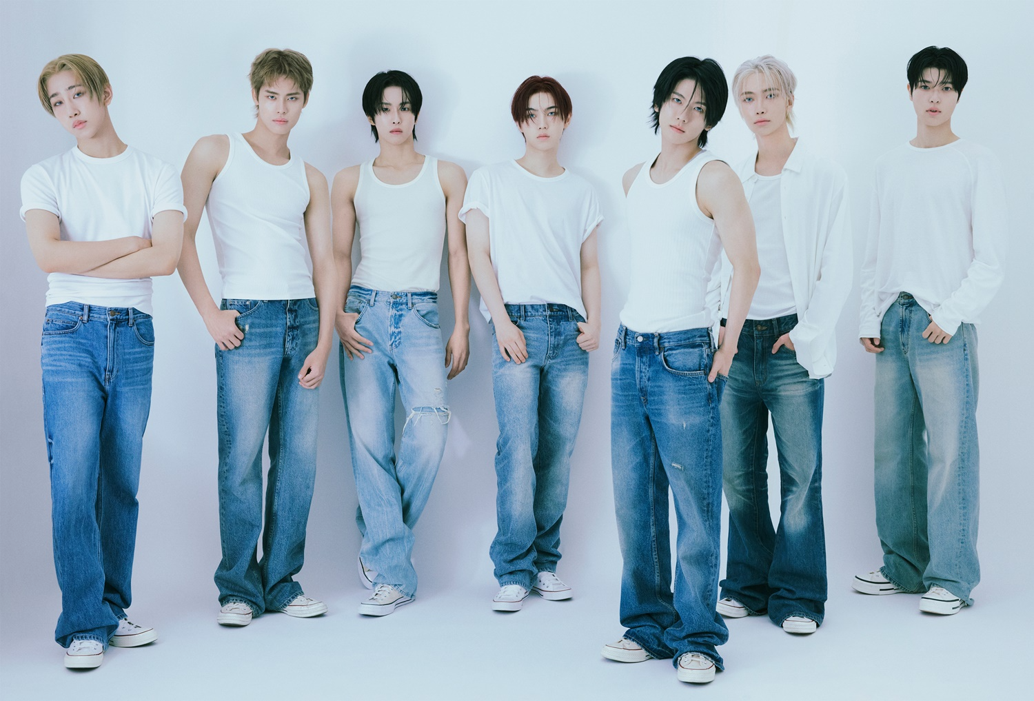 뉴비트, 미니 1집 단체 티저 영상+콘셉트 포토 공개…‘청량 소년미→다크 섹시’ 압도적 비주얼