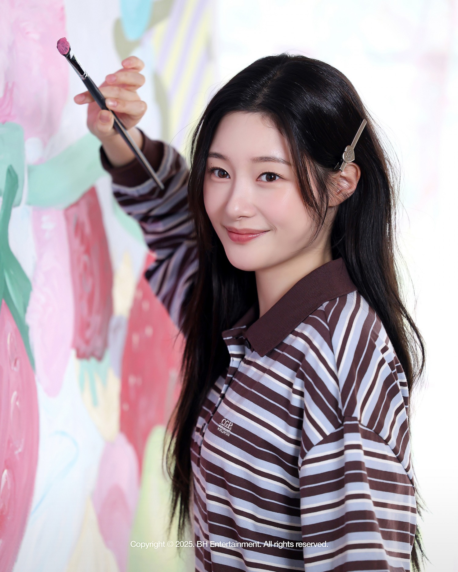 정채연, 따뜻함과 사랑스러움이 공존하는 광고 비하인드 컷 공개