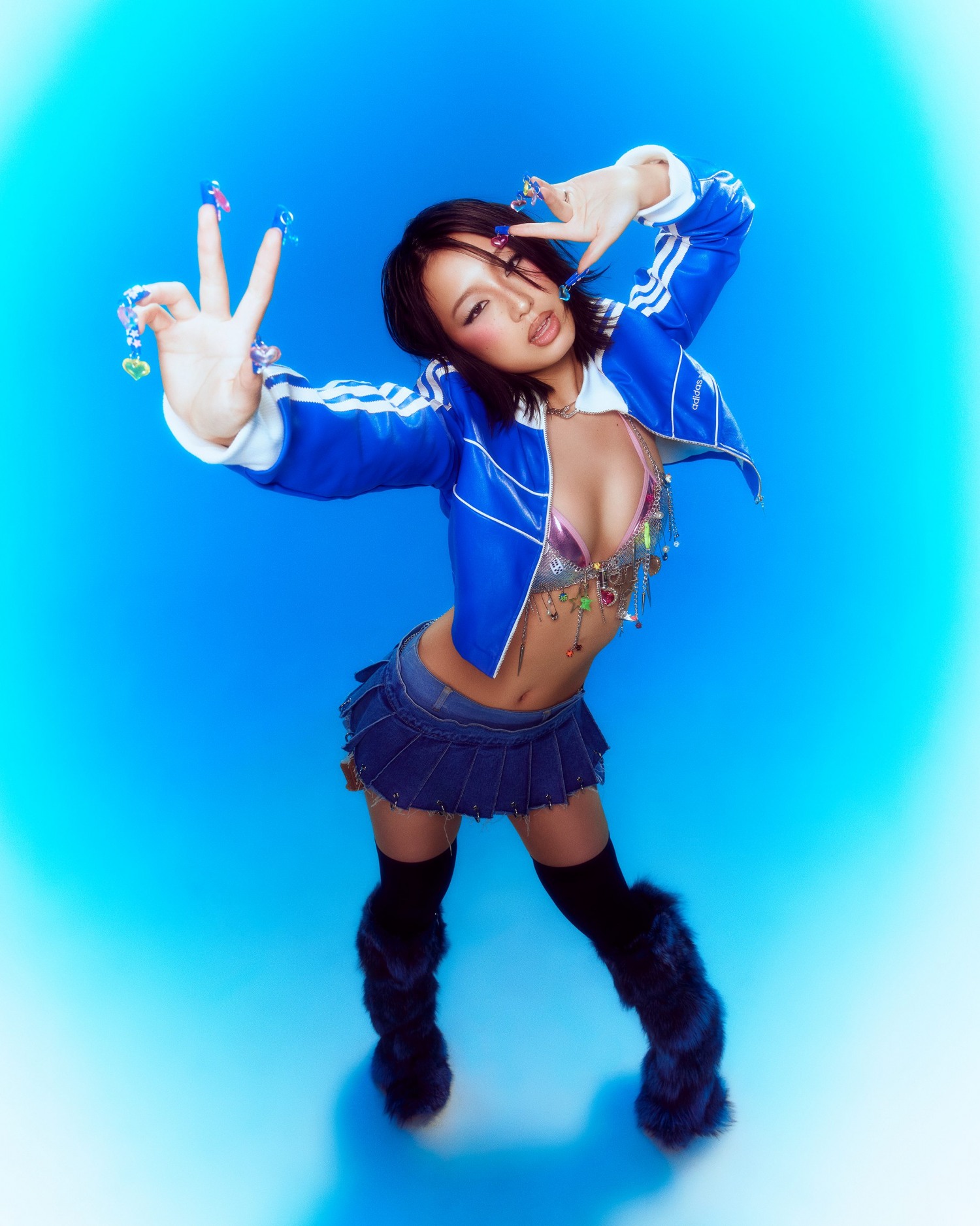 GIRLSET, 신곡 개인 포토 속 ‘Little Miss’의 키치한 매력 자랑