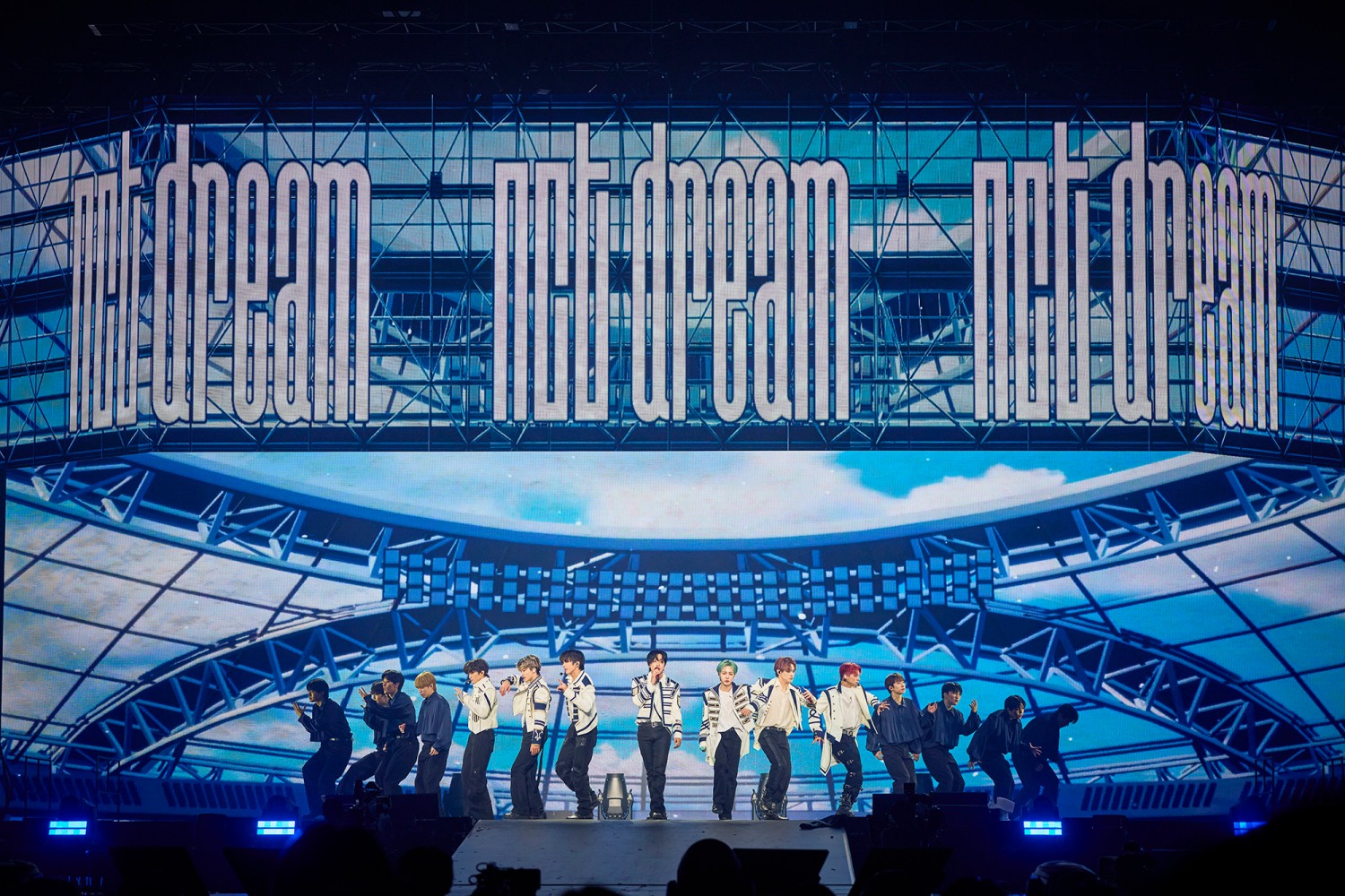 NCT DREAM, 월드 투어 100회 축포 터뜨렸다…열기와 감동이 폭발한 축제의 밤