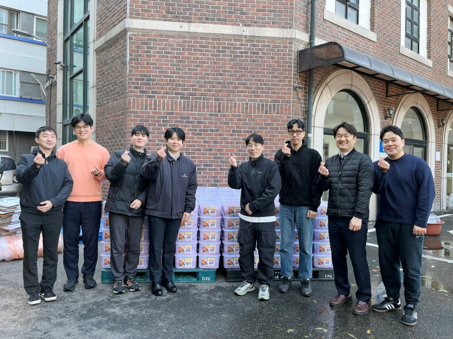 앰배서더 서울 풀만 호텔, ‘사랑의 김치 나누기’ 봉사활동 진행…지역사회에 온정 전해