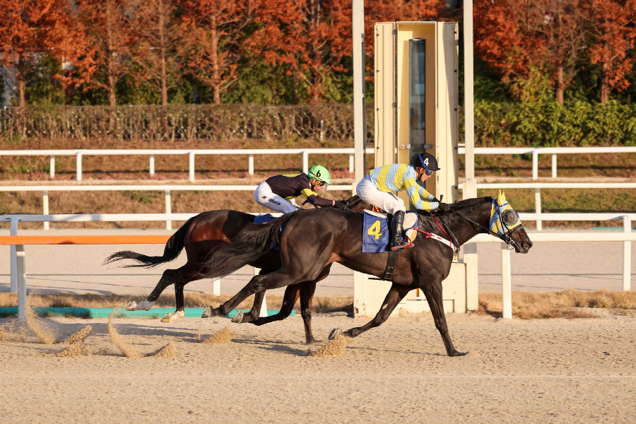 제19회 과천시장배 결승선 통과 사진_(좌)원평스킷 (우)그대만있다면