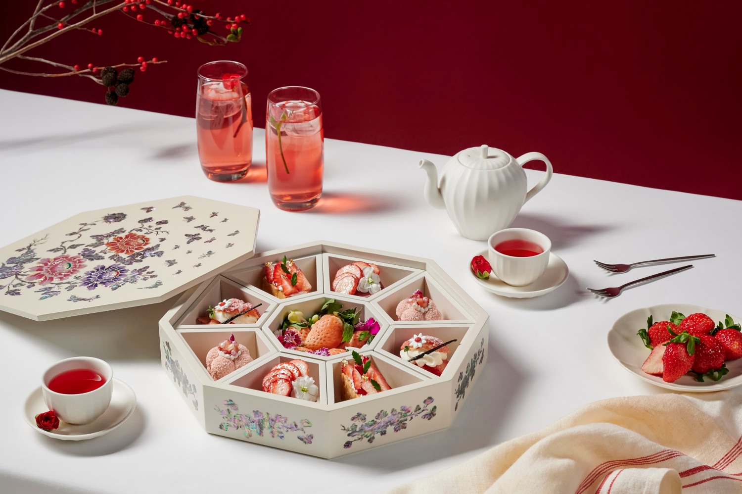 코트야드 메리어트 서울 남대문 호텔, 제철 딸기 활용한 애프터눈 티 세트 ‘레드 아틀리에 세트’ 선봬