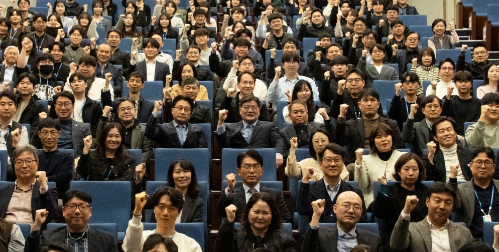 창립 28주년을 맞아 임직원,지역주민이 함께 기념행사 (경기주택도시공사 제공)