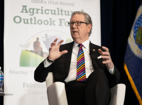 (상보) 연준 슈미드 “인플레 뜨거운 만큼 통화정책 완만히 제한적이어야”