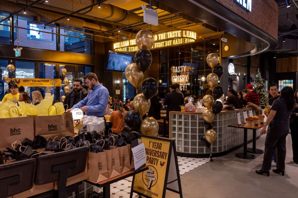 bhc, 캐나다 1호점 오픈 1주년 기념식