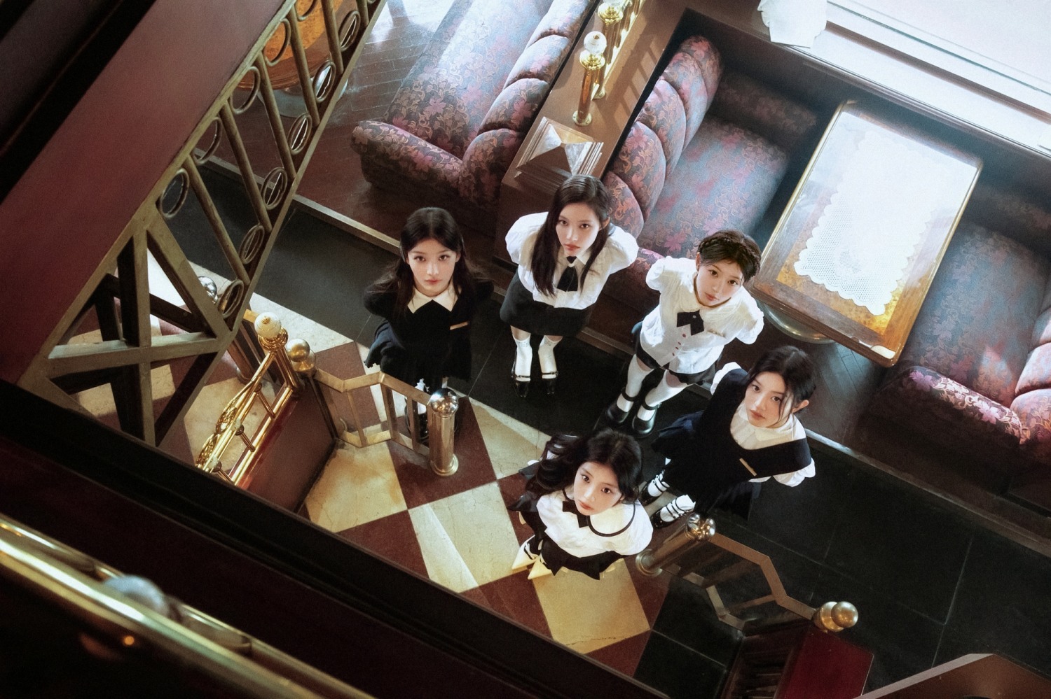 아일릿, 日 디지털 싱글 ‘Sunday Morning’ 콘셉트 포토 공개…‘사랑스러운 미모+신비로운 아우라’ 설렘주의보