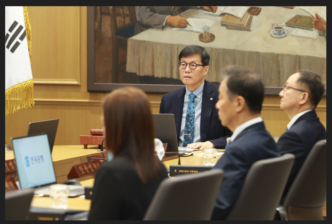 (상보) 한은, 고환율·금융불안 우려에 기준금리 5회 연속 동결
