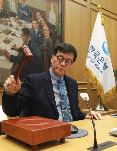 (종합) 이창용 "금융안정 유의해 금리동결...다만 환율 보고 금리정책 안해"