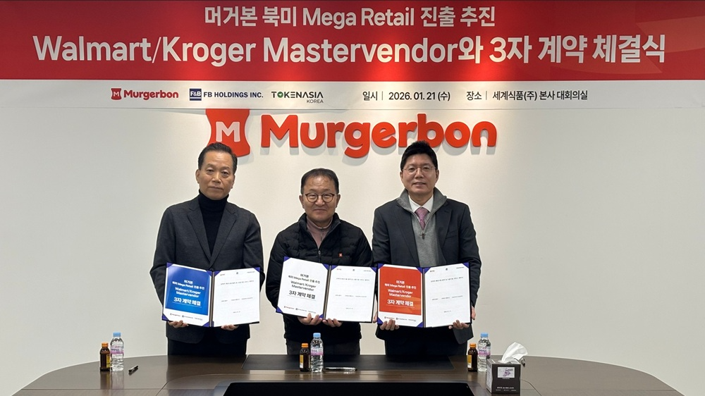 토큰아시아코리아, 세계식품·FBH와 월마트 수출 원스탑 계약 / 우측부터 토큰아시아코리아 장재훈 대표, 세계식품 신주식 대표, 에프비홀딩스 권준 대표(사진제공=토큰아시아코리아)