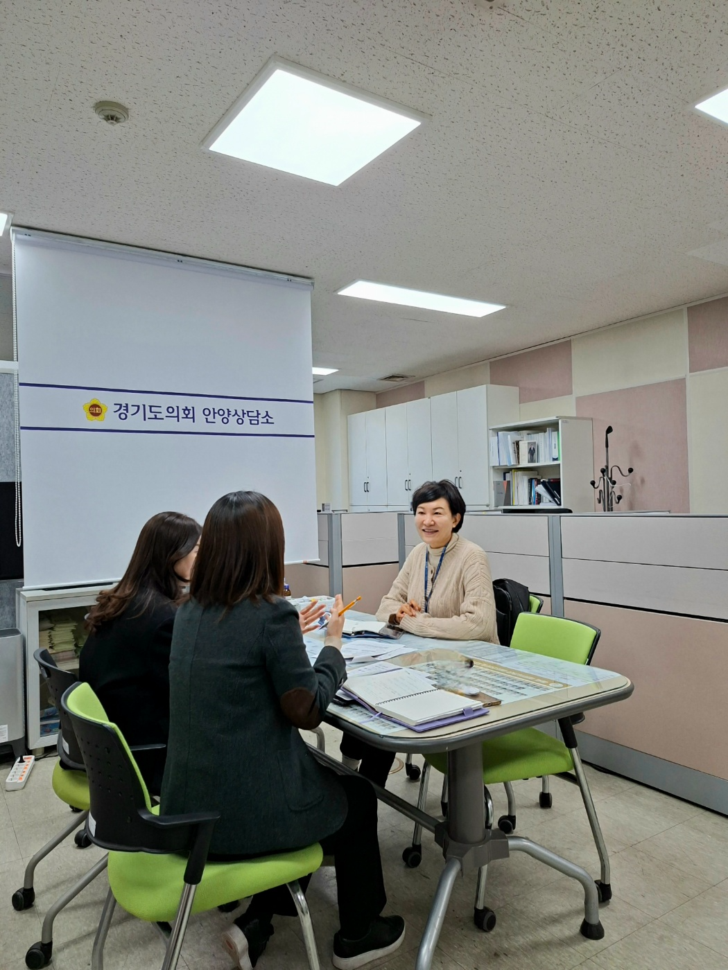 안양시청 노인정책팀과 저소득층 노인 간병비 지원 논의