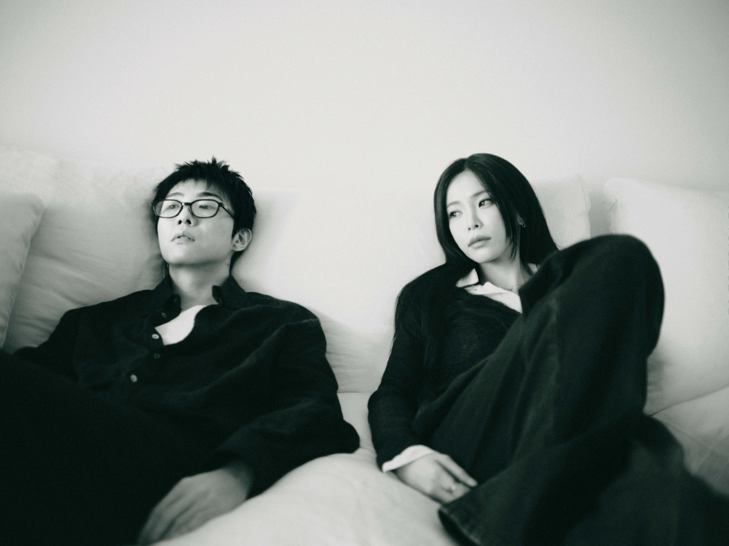 헤이즈X기리보이, 흑백 영화 연상케 하는 감각적 투 샷 눈길…티저 이미지 공개로 호기심 자극