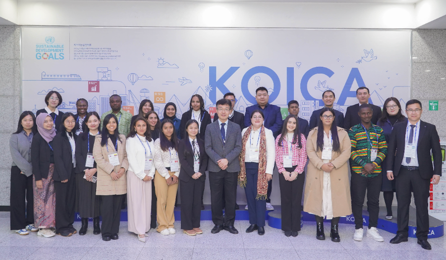 026 석·박사 학위연수 과정 입국 오리엔테이션 단체 기념촬영