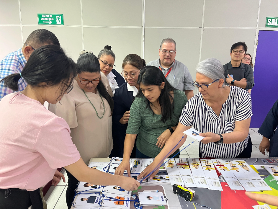 코이카가 추진한 ‘엘살바도르 국립보건교육센터 설립 및 보건교육 강화사업’에서 엘살바도르 보건부 인력들이 현지에서 진행된 건강증진교육 프로그램에 적극적으로 참여하고 있다.