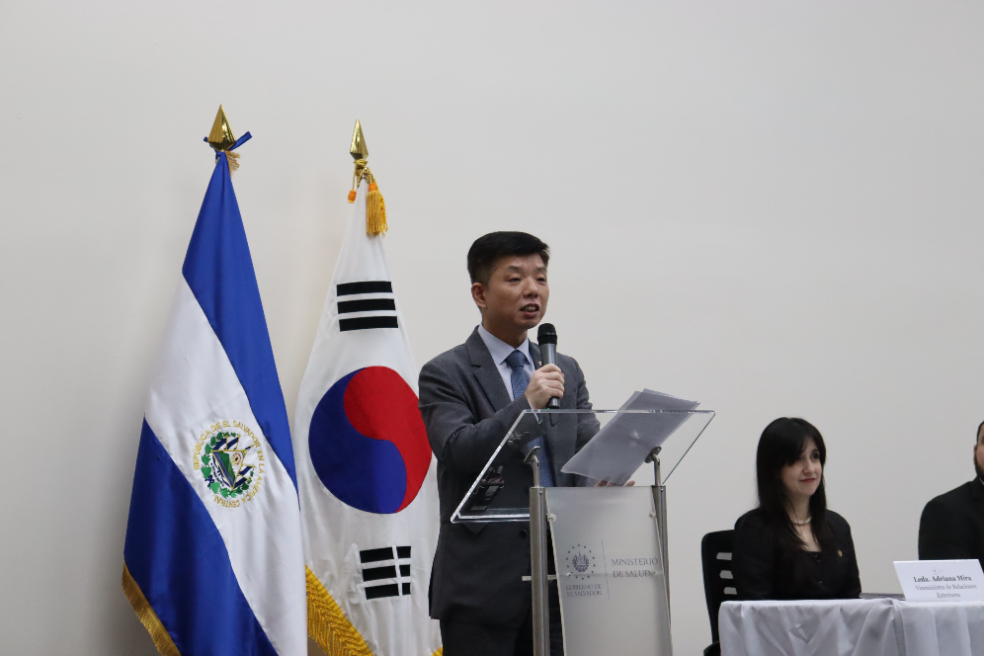 29일(현지시간) 엘살바도르 산살바도르 국립병원에서 열린 국립보건교육센터 준공식에서 곽태열 주엘살바도르 대한민국 대사가 축사를 하고 있다.