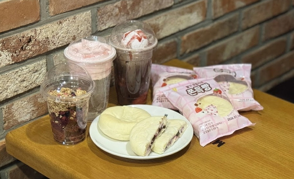 메가MGC커피 '딸기 크림치즈 쫀득빵' 대흥행