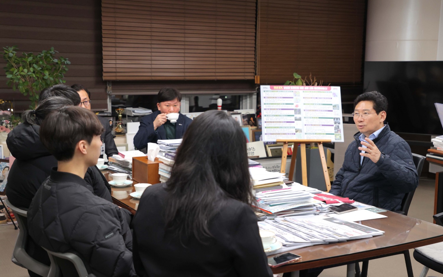 용인FC 공식 서포터즈인 '용비어천가' 운영진들과 소통