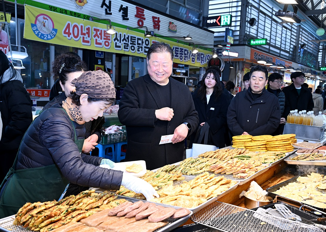 김경일 시정,금촌통일시장과 문산자유시장 차례로 방문