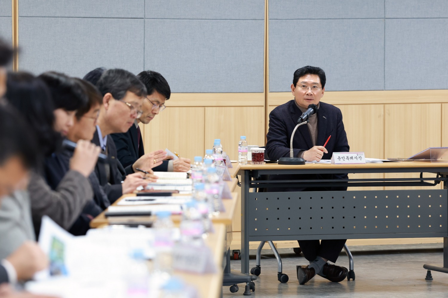 간부 공무원 회의에 참석한 이상일 시장