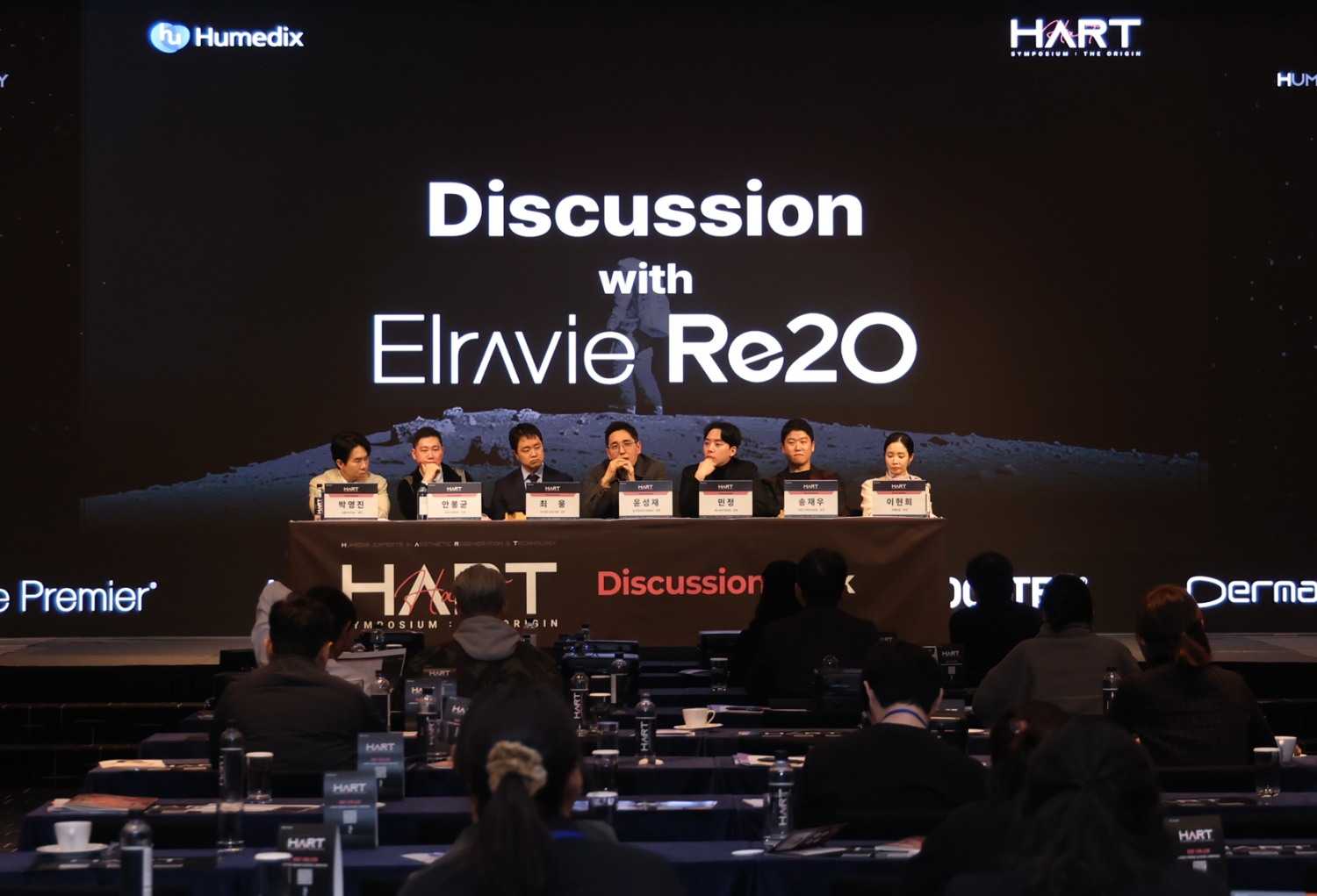 ▲(사진설명) 휴메딕스는 지난 21~22일 부산 웨스틴 조선 호텔에서 ‘HART 심포지엄’을 갖고 휴메딕스 제품군의 우수성을 학술적으로 조망했다. 사진은 행사 첫날 진행된 엘라비에 리투오 토론 모습. (왼쪽부터) 오블리브의원 박영진 대표원장, 마이디피부과 안봉균 대표원장, 브이에스라인의원 압구정점 최웅 대표원장, 압구정리더스피부과 윤성재 대표원장, 레디피부과 민정 대표원장, 바로그의원 유성점 송재우 대표원장, 르웰의원 이현희 대표원장.