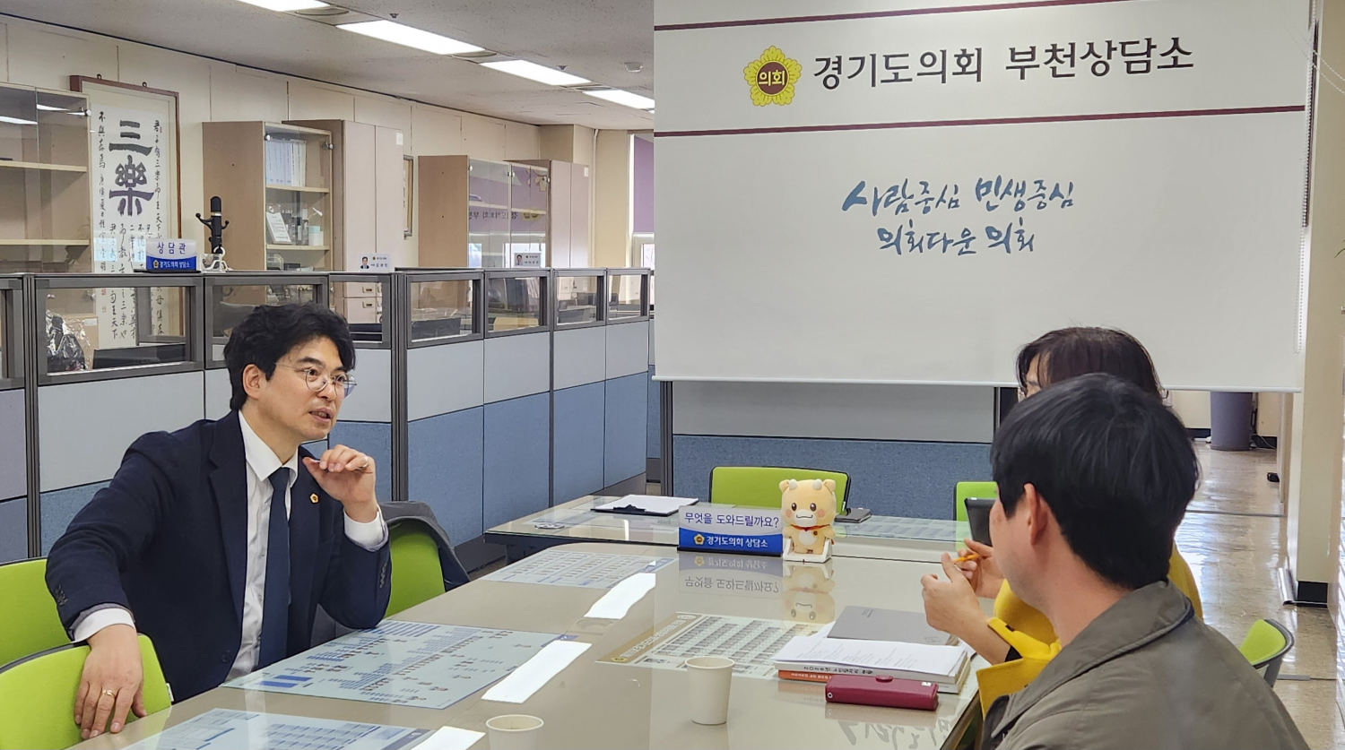 평일 저녁 시간과 주말 도서관 개방 확대 방안 검토