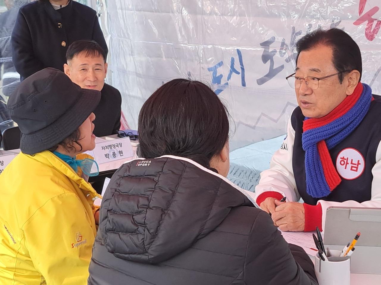 미사역 시계탑 일대에서 시민과 직접 만나 민원 청취