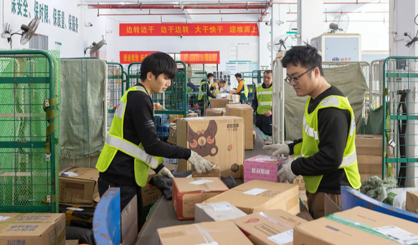 (상보) 中 1~2월 산업생산·소매판매 예상 상회…경기 회복 조짐 속 부동산 부진 지속