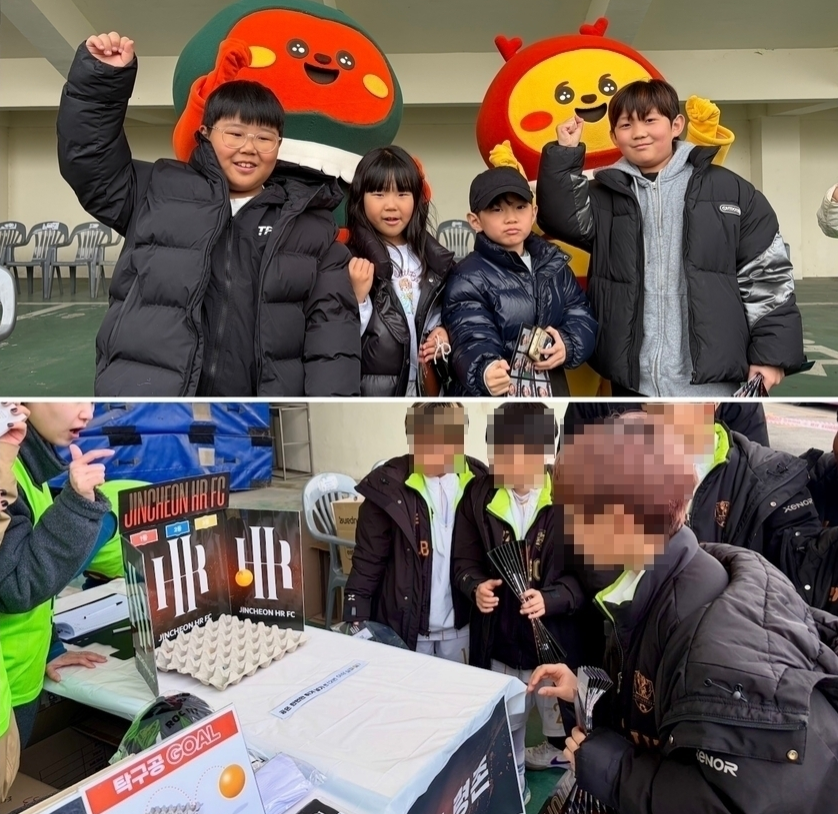 진천 HR FC 홈 개막전을 찾은 어린이 팬들이 구단 마스코트 ‘아린이’와 ‘에이치’와 함께 응원 포즈를 취하고, 경기장 체험 부스에서 진행된 미니 축구 이벤트에 참여하며 즐거운 시간을 보내고 있다. /사진=HR레포츠㈜ 미디어팀 제공