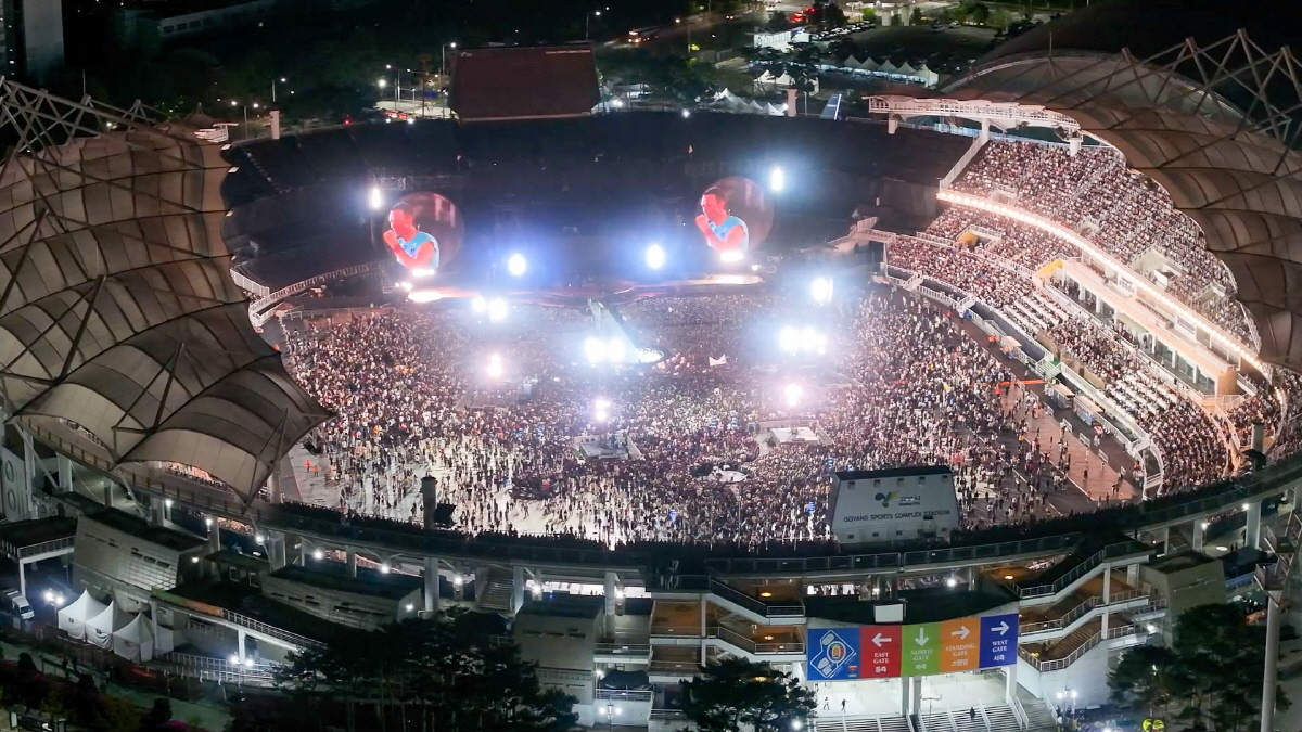 공연이 열리고 있는 고양종합운동장 전경